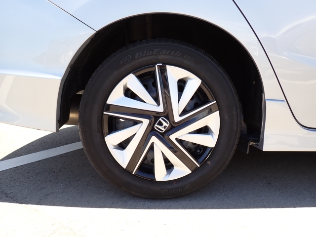 �ԑ̂̕��͋C�ƍ����Ă��鏃���z�C�[���L���b�v�d�l�ł��B