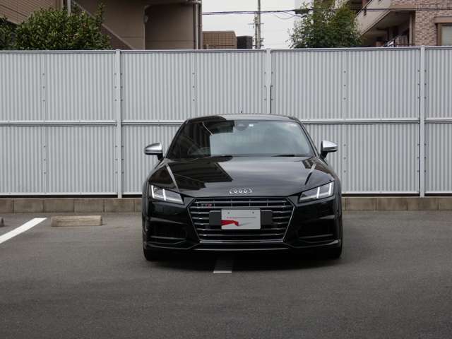 ＬＥＤヘッドライトは昼光に近い照明によっ