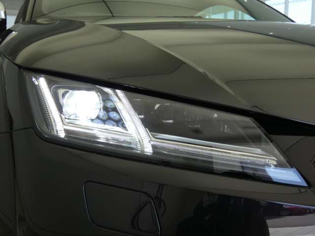 アルミニウム仕様のエクステリアミラーはＴ