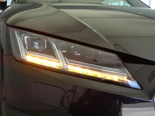 帯状ＬＥＤの各セグメントが数ミリ秒単位で