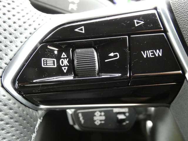 �`�������Ƃ��ď��߂āA�h�A�~���[�̑���ɃJ�������g���Ď��͂̏󋵂�c������o�[�`�����G�N�X�e���A�~���[��ݒ肵�܂����B�f�W�^���I�y���[�e�B���O�R�b�N�s�b�g�ɂ��A�`�������̊v�V����\�����Ă��܂��B