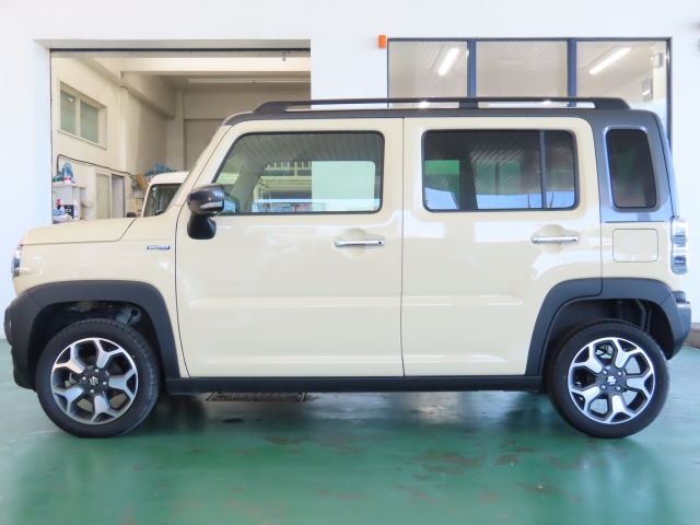 ワイパー付きで雨の日の視界も良好です♪