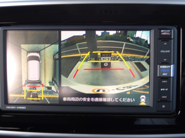 バックカメラとアラウンドビューモニター付きです。駐車がらくらく行えます♪