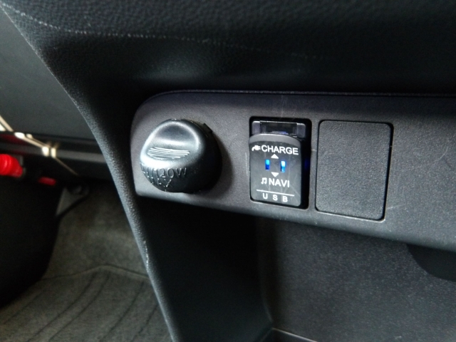 【クリーニング済み！】オリックスの中古車は展示前に内外装のクリーニングを実施しています。納車前にはエアコンフィルターの交換も行います（＊装着車に限る）