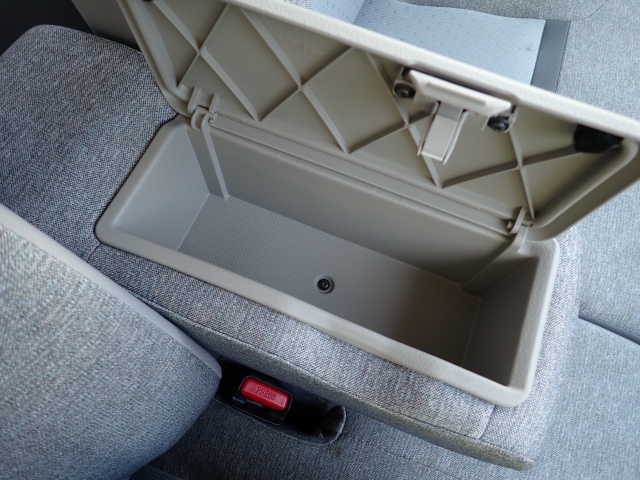 ちょっとした小物入れに便利ですね♪