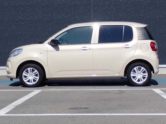 弊社保証では納車日から走行距離無制限で、消耗品を除く全ての部品を１年間保証します。（福祉車両に関して架装装置は保証対象外となります）（外国産車は距離5,000?まで半年間）