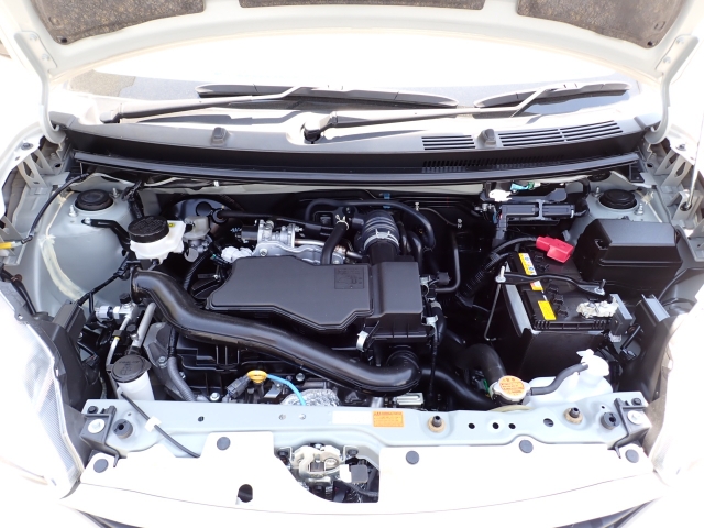 エンジンルームもきれいですよ。機関機構系も良好です。納車前に点検整備も行います。エンジンオイル・オイルフィルター・エアコンフィルター・ワイパーゴムは必ず交換致します