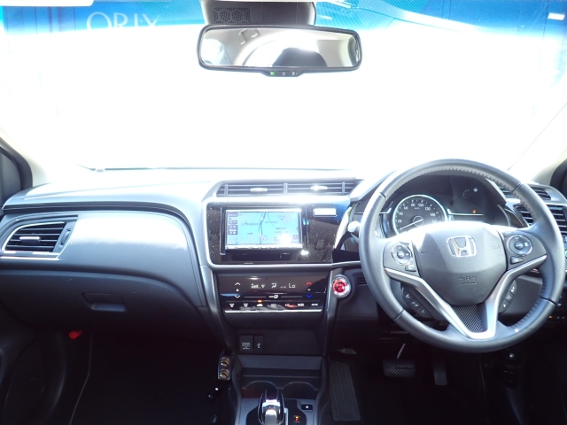 インパネ画像になります。オリックス認定中古車は全車鑑定書付き。株式会社AISの検査を全車両に実施し1台ごとに評価点のついた認定書の発行を行っております。