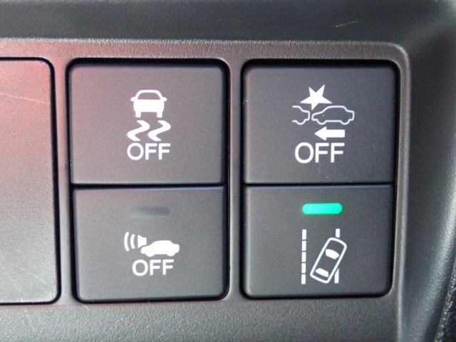 横滑防止機能、衝突回避軽減ブレーキ付きで、より安全にドライブをお楽しみいただけます♪