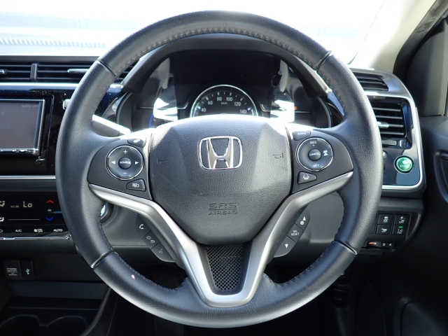 ステアリングはとてもきれいな状態です☆