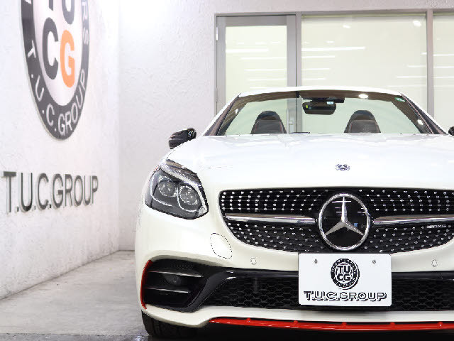 ガレージも完備しております！！悪天候や暗くなってからのご来店でもお車をゆっくりご覧頂けます。出張商談サービスも承ります。詳しくはスタッフまでお気軽にどうぞ。