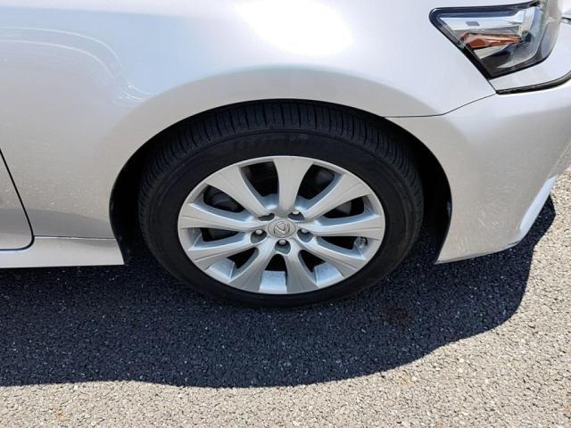 タイヤサイズ　２２５／５０　１７！