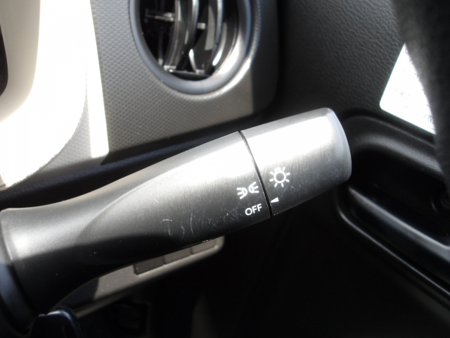 �y�ߋ��̗��������m�I�z�I���b�N�X�F�蒆�ÎԂ̑唼�́A�I���b�N�X�O���[�v�̃J�[���[�X�⃌���^�J�[�Ƃ��ĊǗ��E�g�p����Ă����N���}�ł��B