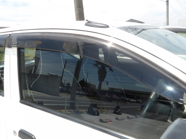 �y�N���[�j���O�ς݁I�z�I���b�N�X�̒��ÎԂ͓W���O�ɓ��O���̃N���[�j���O�����{���Ă��܂��B�[�ԑO�ɂ̓G�A�R���t�B���^�[�̌������s���܂��i�������ԂɌ���j