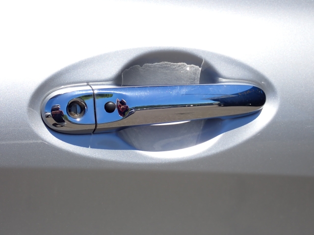 �^�]�ȃh�A�m�u