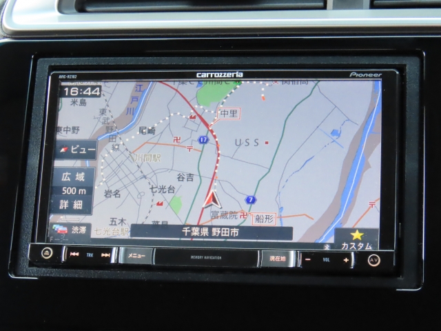 メモリーナビ装備で、知らない場所もあっという間に検索♪ちょっとしたお出かけや旅行もこれでバッチリですね。