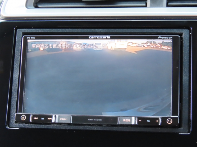 バックカメラを装備しております。駐車時に大変役立ちますよ♪運転が苦手な方の味方になってくれます。