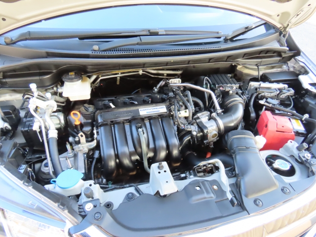 エンジンルームもきれいですよ。機関機構系も良好です。納車前に点検整備も行います。エンジンオイル・オイルフィルター・エアコンフィルター・ワイパーゴムは必ず交換致します（エアコンフィルターは、装着車のみ）