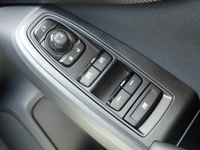 電動格納式ドアミラー・パワーウィンドウ装備しています。