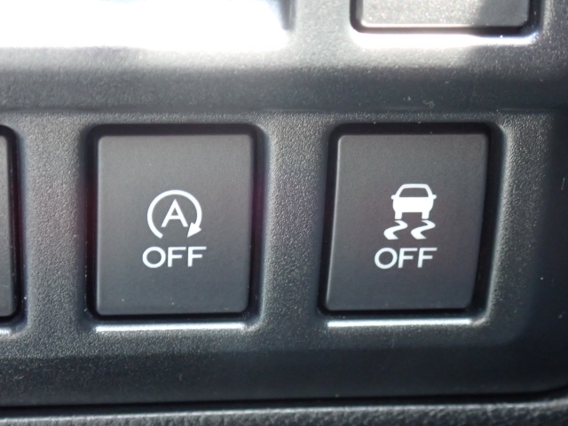 アイドリングストップ・横滑防止機能が付いてます。