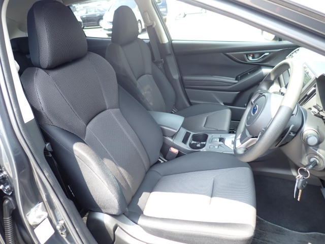 フロントシート、状態良好で安心です。