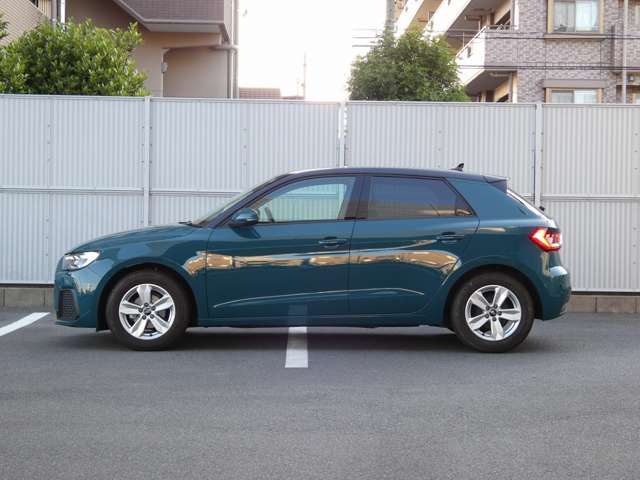 ボディと別色に塗装されるコントラストルー