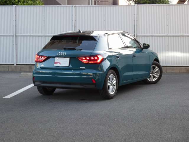 メーター表示の切り替えは、ステアリングス