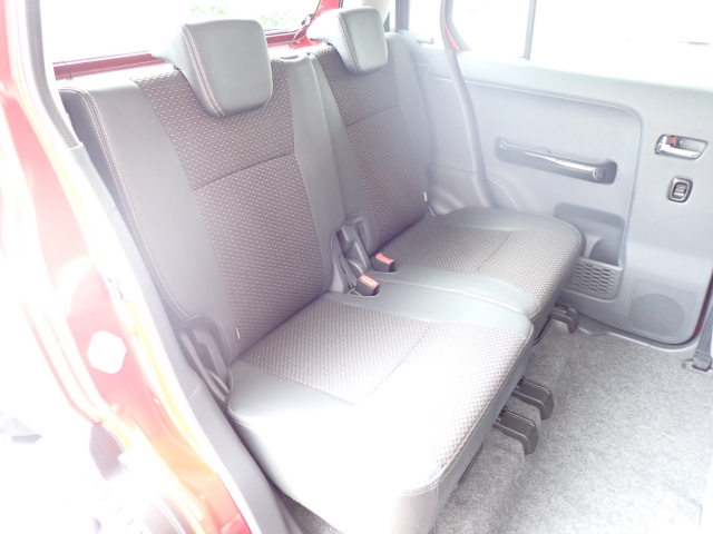 後部座席も可動式ですので、ゆったり座れます♪