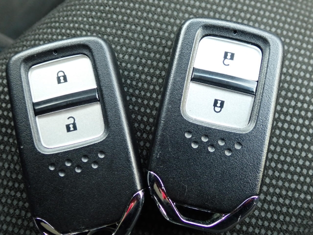 �X�}�[�g�L�[�����I�L�[���|�P�b�g��o�b�O�ɓ��ꂽ�܂܁A�h�A���b�N�̊J���E�{���E�G���W���n�����\�ł��B