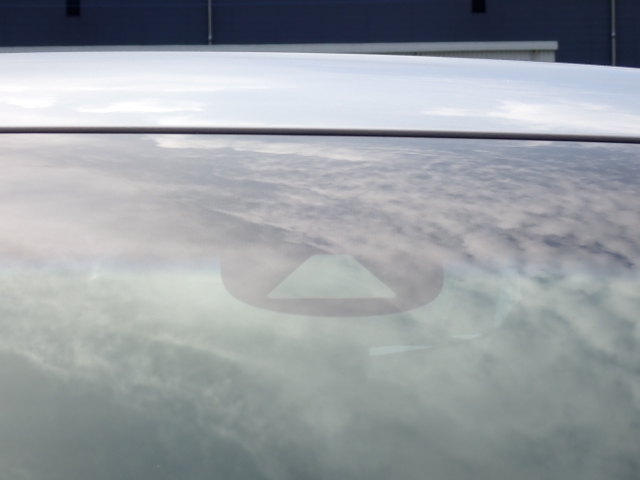 �t�����g�J�����őO���̎ԗ�����s�ғ������m�B�Փ˂������Ȏ��͏Փˉ���y���u���[�L���쓮�A�Փˉ�����T�|�[�g�B