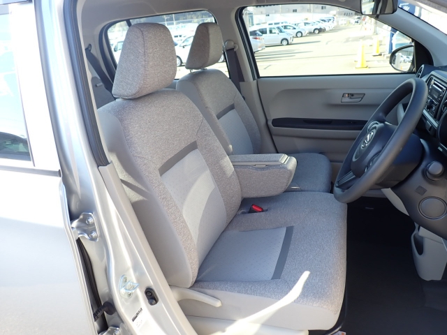 フロントシート、状態良好で安心です。大きな汚れもなく安心です