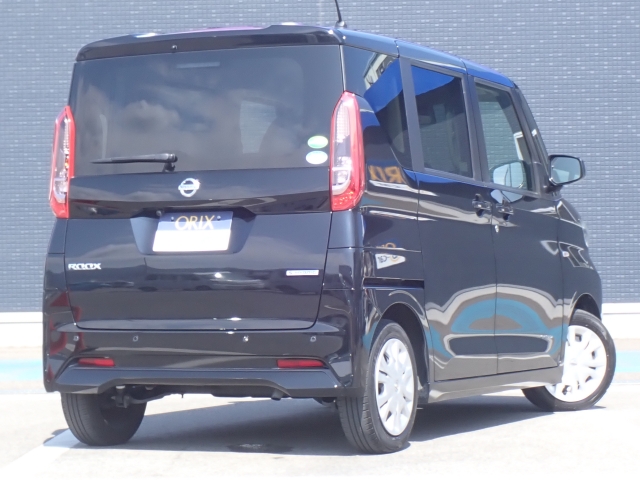 オリックス認定中古車は御納車前に全車１２または２４ヶ月月点検を実施しオイル、エレメント、全ワイパーゴム、エアコンフィルターは無条件で新品に交換致します。安心の充実整備です。