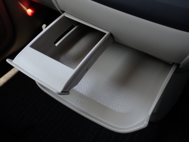 ちょっとした荷物置きに便利ですね♪