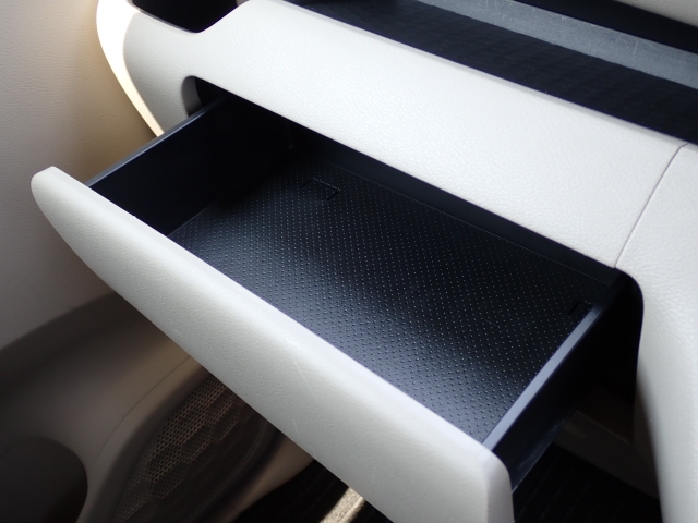 ちょっとした小物入れに便利ですね♪