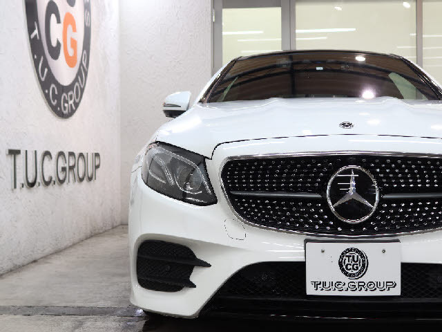 ガレージも完備しております！！悪天候や暗くなってからのご来店でもお車をゆっくりご覧頂けます。出張商談サービスも承ります。詳しくはスタッフまでお気軽にどうぞ。