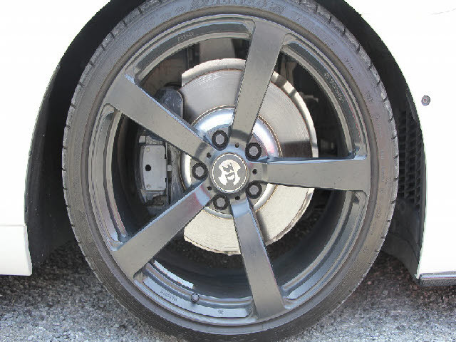 全車店頭にて展示中！お越し頂ければ現車確認が可能です。お気軽にお越しくださいませ。専門スタッフが細かくご説明させて頂きますので輸入車にご不安がある方でも安心です。