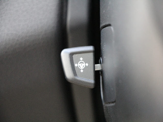 全車店頭にて展示中！お越し頂ければ現車確認が可能です。お気軽にお越しくださいませ。専門スタッフが細かくご説明させて頂きますので輸入車にご不安がある方でも安心です。