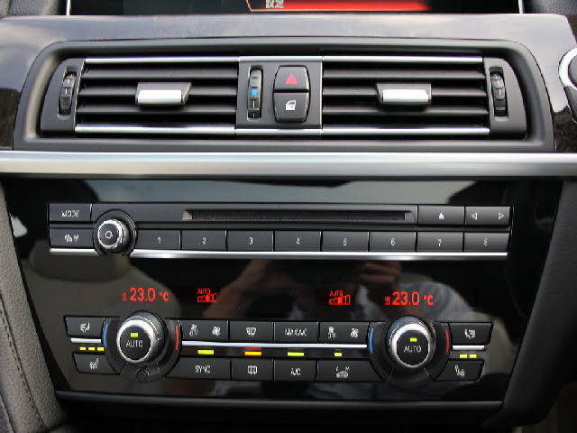 専門店ならではの納車前整備を実施！専用テスターも完備！諸経費につきましてはお気軽にお問合せ下さい。納車後の車検・点検・板金・ドレスアップなども当社お客様特別価格にてご案内させて頂きます。無料代車完備！