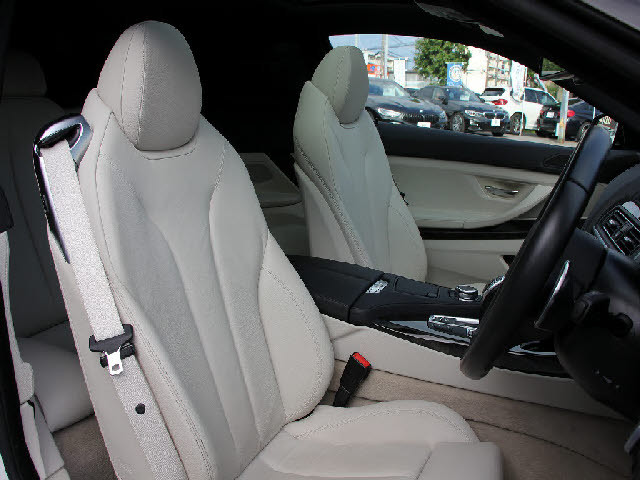 当社では全車充実の無料アフターサービス付です！全車無料２年保証＆年３回３年間エンジンオイル交換無料＆ポリマーメンテナンス施工＆関東圏外陸送納車費用無料サービス中。詳しくはホームページをご覧ください。