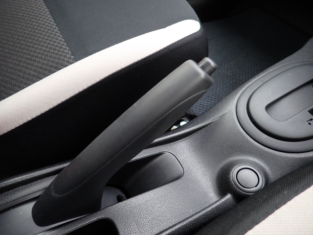 �T�C�h�u���[�L�ł��B