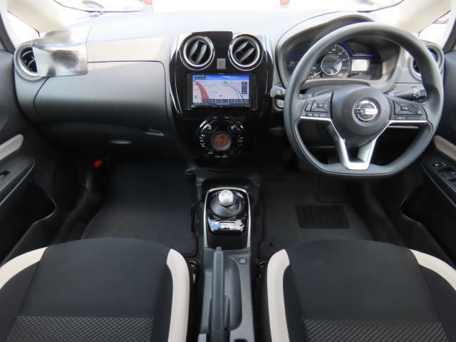 ���O���̐��|�E�K���X�n�{�f�B�R�[�e�B���O��CAR�N���[�j���O���Ǝ҂��{�H�������܂��̂ő�ϐ����B�I���b�N�X�����Ԃł݂͂Ȃ��܂ɉ��K�ȃh���C�u�����񑩁B