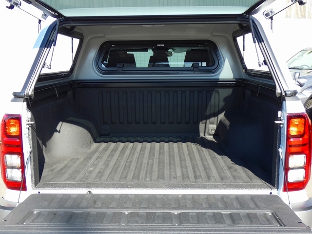 �ב��LINE-X�X�v���I���x�b�h���C�i�[�{�H�ςŃ^�t�Ɏg���܂��ˁI