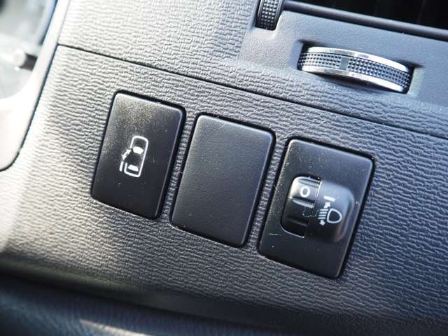 �p���[�X���C�h�h�A���ڂŉו��̑����ۂ⏬