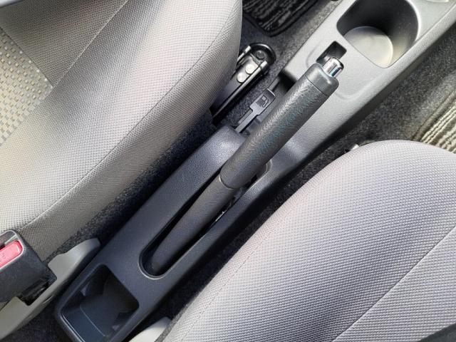 中央にサイドブレーキあります！