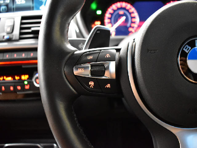 全車店頭にて展示中！お越し頂ければ現車確認が可能です。お気軽にお越しくださいませ。専門スタッフが細かくご説明させて頂きますので輸入車にご不安がある方でも安心です。