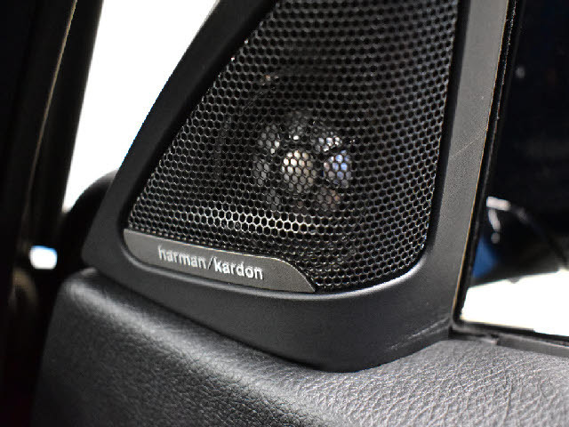 都内最大級の大型展示場！更にガレージ完備！専門店だからできる幅広いラインナップ！ご希望の車種がない場合もお気軽にお申し付け下さい。当社ネットワークでご希望の車両を探して参ります。