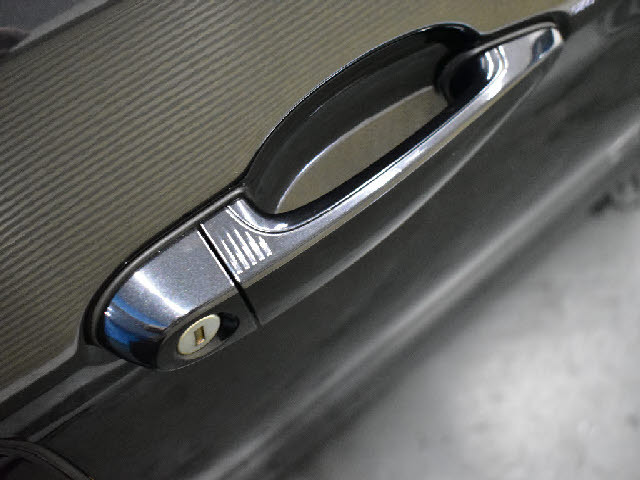 都内最大級の大型展示場！更にガレージ完備！専門店だからできる幅広いラインナップ！ご希望の車種がない場合もお気軽にお申し付け下さい。当社ネットワークでご希望の車両を探して参ります。