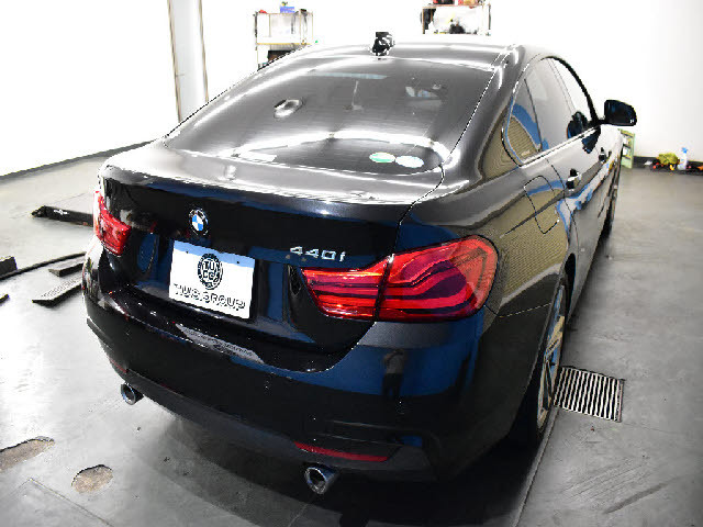 全車店頭にて展示中！お越し頂ければ現車確認が可能です。お気軽にお越しくださいませ。専門スタッフが細かくご説明させて頂きますので輸入車にご不安がある方でも安心です。