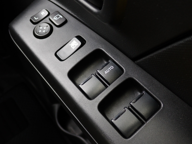 パワーウィンドウなので、窓の開閉もらくらくです！