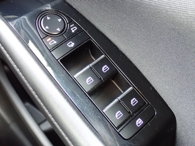 �d���i�[���h�A�~���[�E�p���[�E�B���h�E�������Ă��܂��B